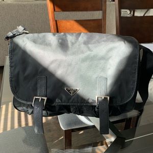 Prada Messenger Bag....Excellent Condition!💥